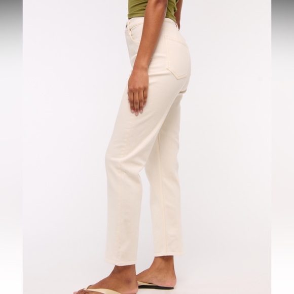 Abercrombie & Fitch - Curve Love Ultra High Rise Ankle Straight Jean - Cream - Picture 2 of 8